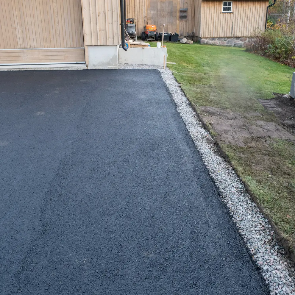 asfaltering vid vagunderhall och garage uppfarter i upplands vasby taby vallentuna